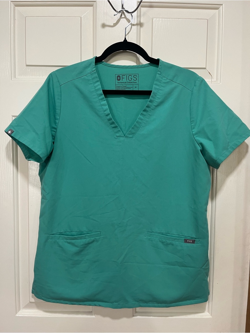 Figs Surgical Green Casma Scrub Top and Jogger Pants in size Medium - Picture 3 of 6